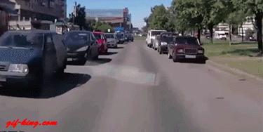 driver_hits_2_kids_crossing_the_street_with_their_mother (1)